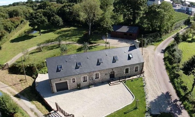 Saint-Nicolas-de-Pierrepont Cottage | Le Trou Normand, completely renovated, 10 minutes from sandy beaches