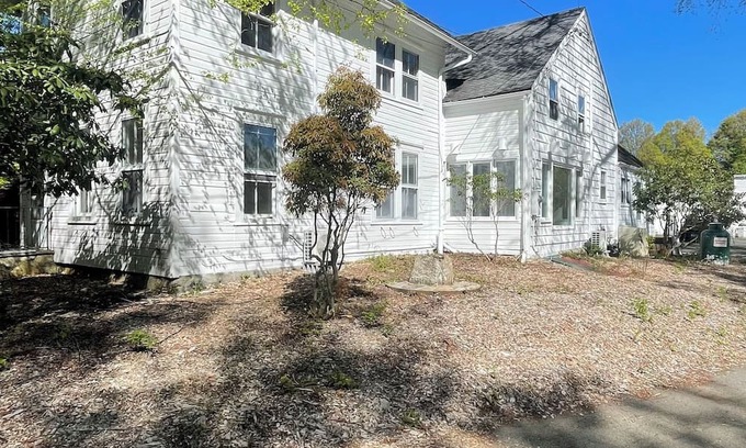Greenwich House | Beautiful Back Country Home on 20 acres! Ultra Private and Exclusive!
