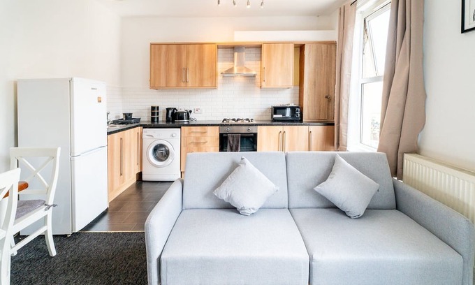 Bristol Apartment | Cozy Urban - Retreat Modern 1BR - Free Parking