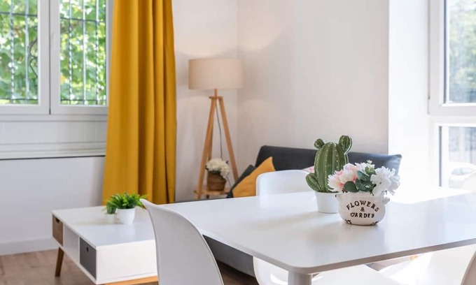 Cervantes Apartment | Apartment in a restored mansion in Granada.