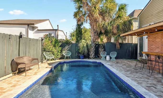Faubourg Lafayette House | Relaxing Bohemian House w Heated Pool 5br|4ba