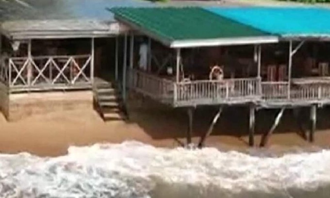 Kribi Bed & Breakfast | Mini Resort on seaside with restaurant on the beach large choice of rooms
