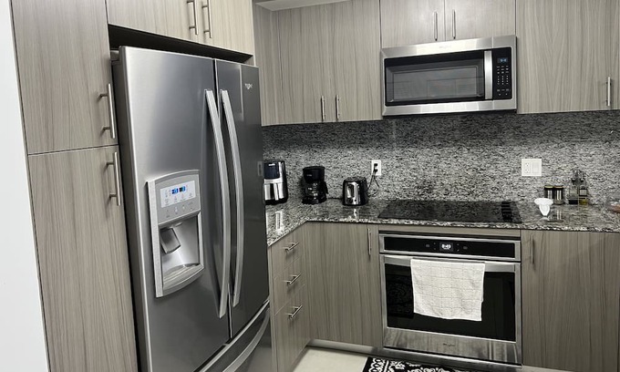 Doral Apartment | Amazing Apartment Downtown Doral *Super Clean* New Listing* Close to Everything