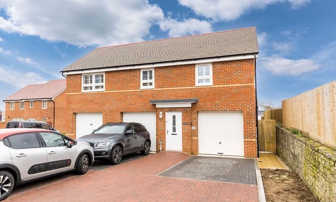 Hamworthy Apartment | Lakeside Retreat - a house that sleeps 5 guests in 2 bedrooms