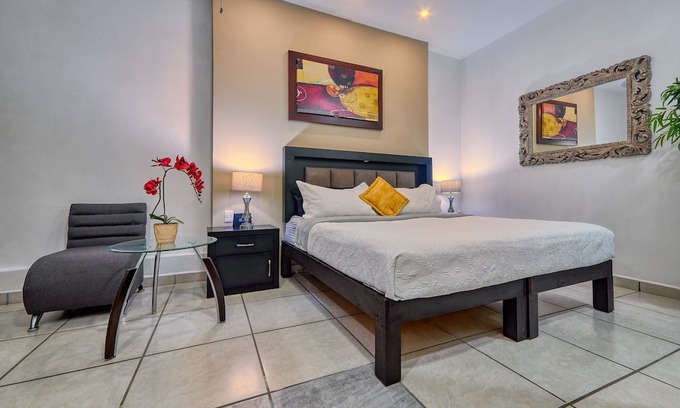 Romantic Zone Condo | Casa Leon Puerto Vallarta