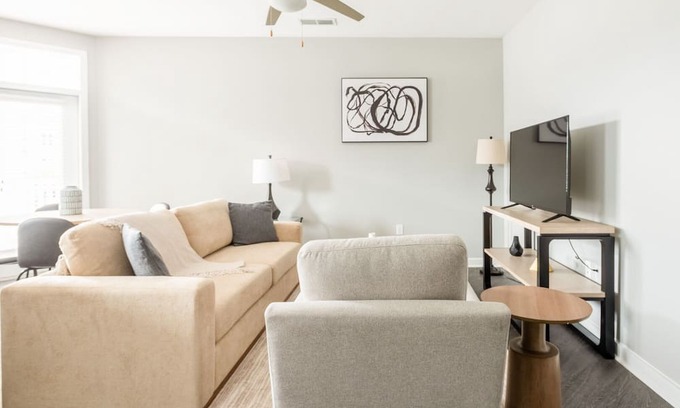 Chapel Hill Apartment | Modern Apartment in Prime Location (ID7738X85)