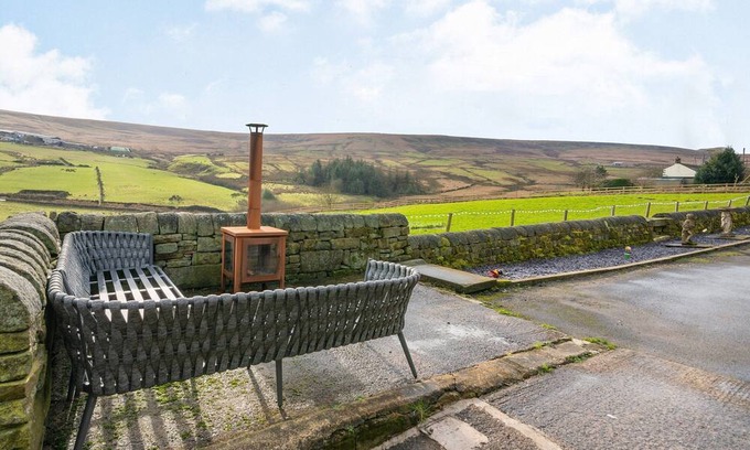 Sowerby Bridge Cottage | 2 bedroom accommodation in Rishworth
