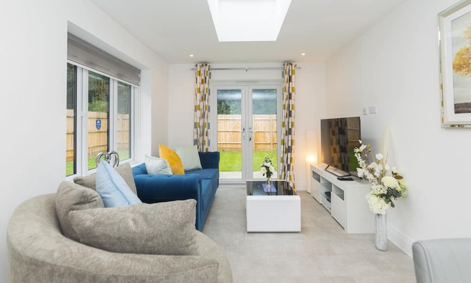 Bracknell House | Greenfield's New Modern 4 Bedroom Hurley Home