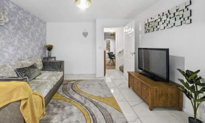 Alvaston House | Apartment in Derby by Leecroft Cosy Stays