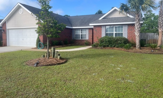 Navarre House | Sea Largo, Newly Decorated | 5 Min. to Beach | Comfortable Beds | Quiet Neighborhood | Clean