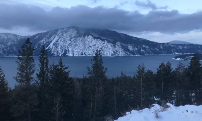Bayview House | Guest House with Grand Views of Pend Oreille Lake and the surrounding Mountains.