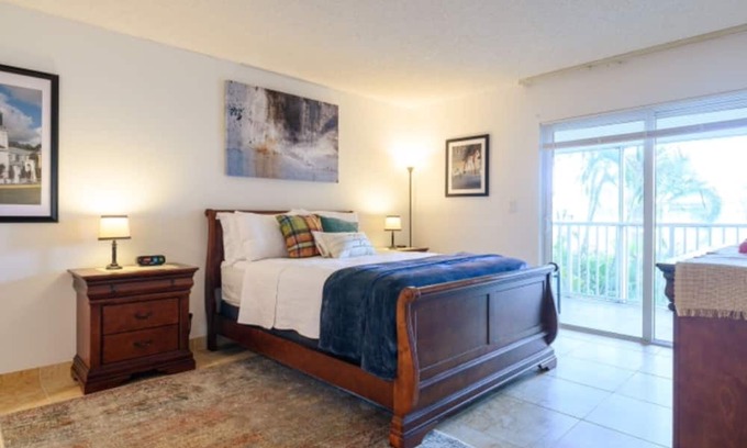 Weston Condo | Classy Comfortable Condo - Close to everything