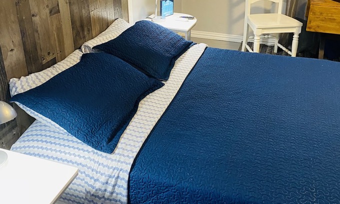 Edgebrook Apartment | Little private studio