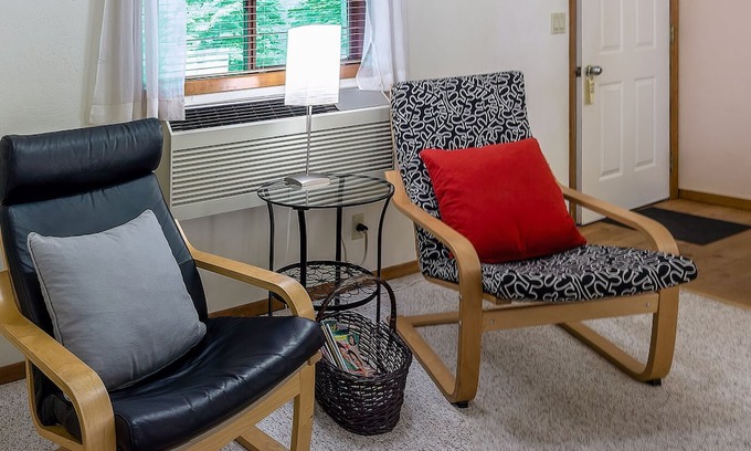 Ashland Cabin | BookStayHop - #1 Lodge Room 6 ~ Green Springs Inn ~ Dog Friendly