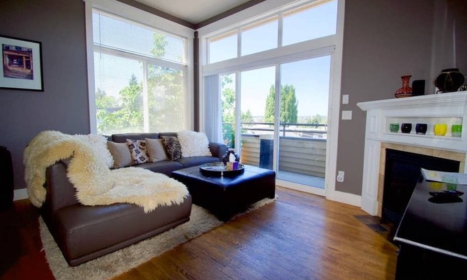 North Queen Anne House | Elegant, airy and bright with vivid views over ship canal, Fremont and beyond.