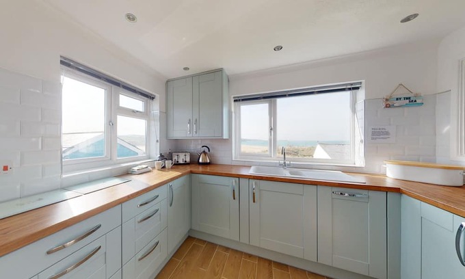Hayle Cottage | Stunning ocean views and comfortable accommodation for up to 6
