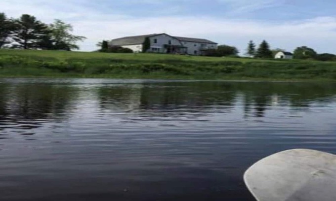 Frankfort House | Waterfront Stream Gambrel