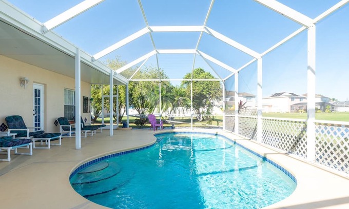Crescent Lakes House | Luxury Lakeside Villa, Close To Disney