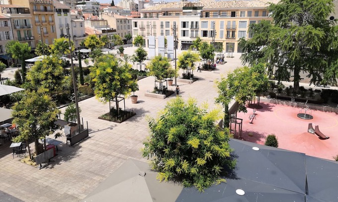 Antibes Old Town Apartment | Bright air-conditioned apartment, Old Antibes close to all activities and beaches