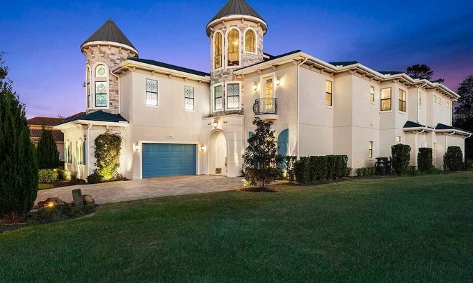 Reunion House | Marvelous Castle with Luxurious Large Pool at Reunion