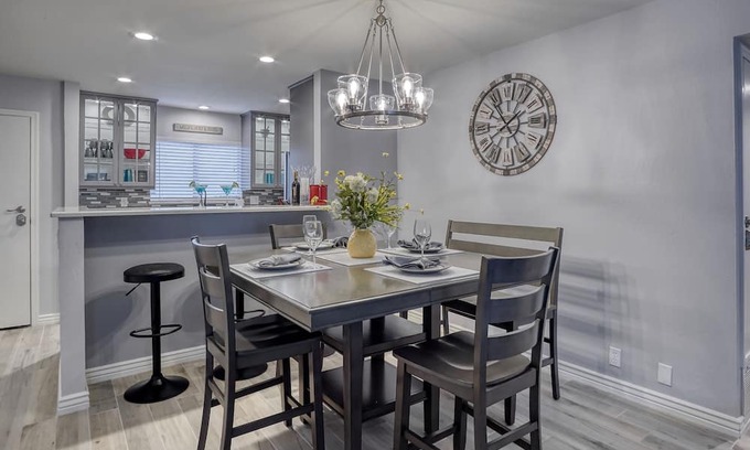South Scottsdale Condo | Stunning 2Bd/2Ba Old Town Condo comfortably Sleeps 6