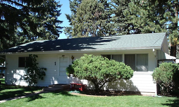 Manitou Springs Cottage | Cozy cottage in picturesque setting nestled at the foot of Pikes Peak