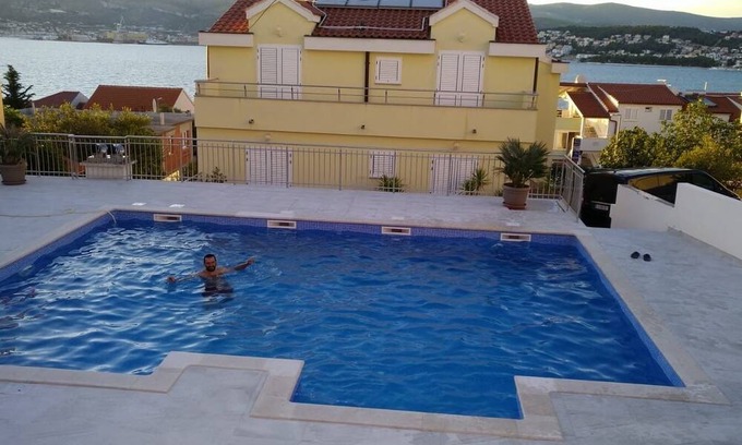 Okrug Gornji Apartment | Family-friendly apartments by the sea Okrug Gornji Trogir Split