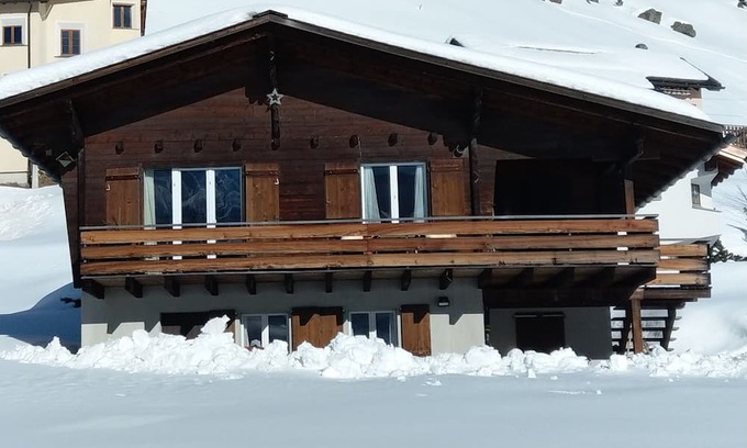 Bivio House | Detached house on the river within walking distance of the village and ski lifts