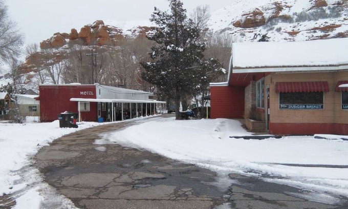 Coalville House | 1960's roadside motel in mountain country, Summit County, Utah near Park City