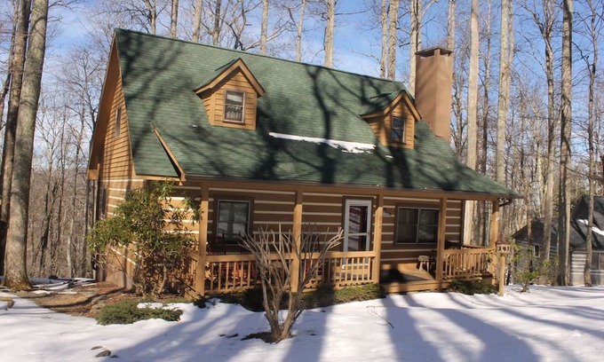 Boone Cabin | Renovated Blowing Rock Log Cabin near App SKi Mtn, ASU, & Tweetsie Railroad
