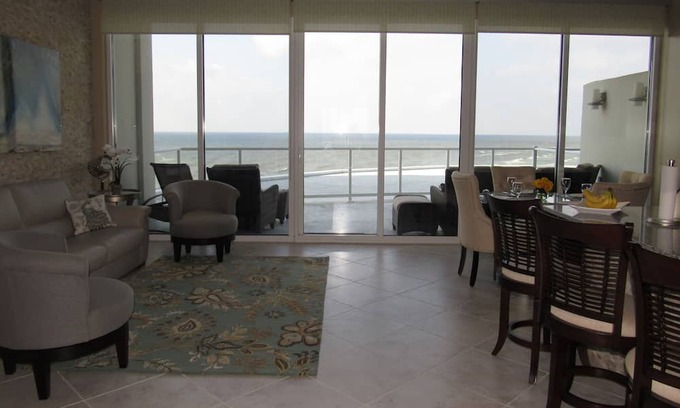 Galveston Condo | Sophisticated 2 Bedroom/2 Bath Diamond Beach Penthouse 5PH3
