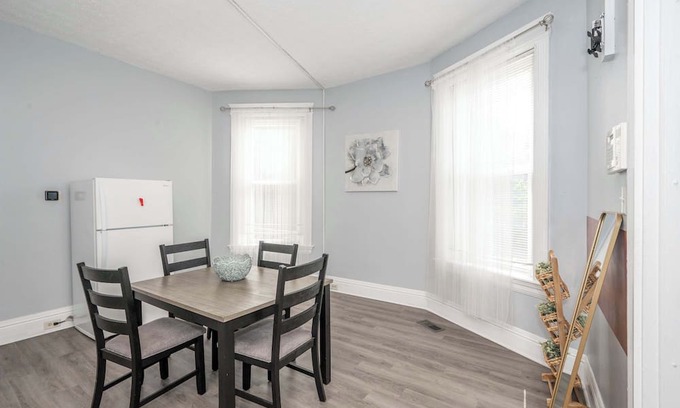 Mount Auburn Apartment | Queen City Suites 1 For 3
