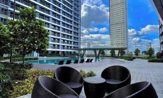 Highway Hills Condo | Fame Space