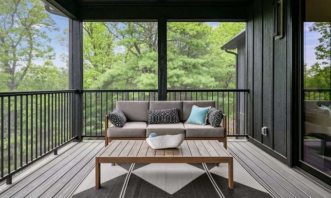 Nekoosa House | 6BR Sand Valley Lodge With Hot Tub Bar Putting Green