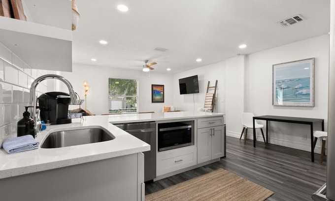 Courier City - Oscawana House | NEW Soho Home - Perfect Space for Families