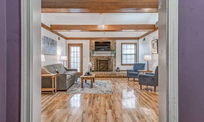 Cordova House | Hardwood Guesthouse