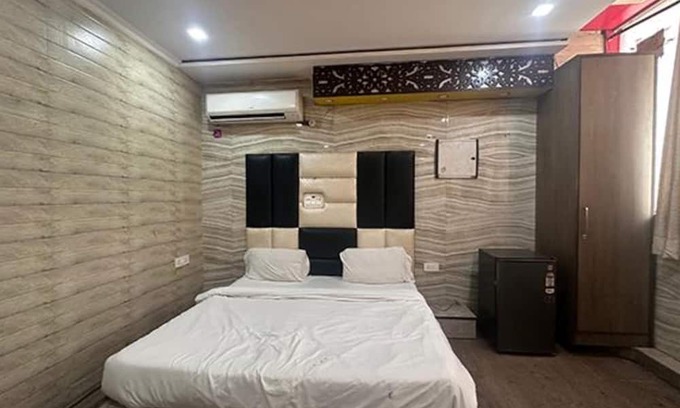 Pitampura Hotel | Fabhotel Park View I