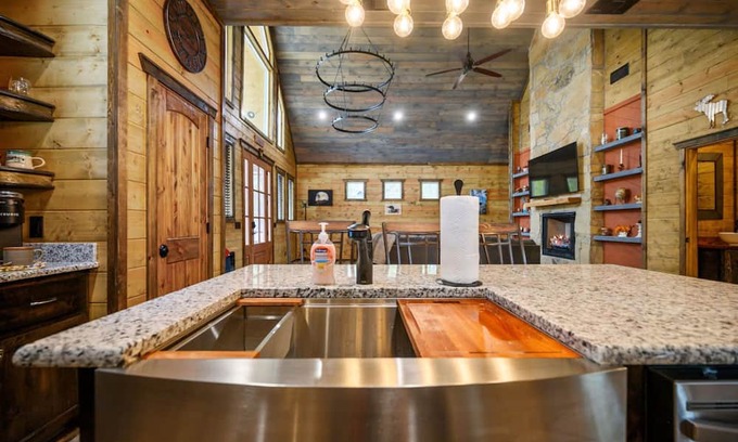 Broken Bow Apartment | The Adirondack Hottub Shuffleboard Fireplace Foosball Table Arcade