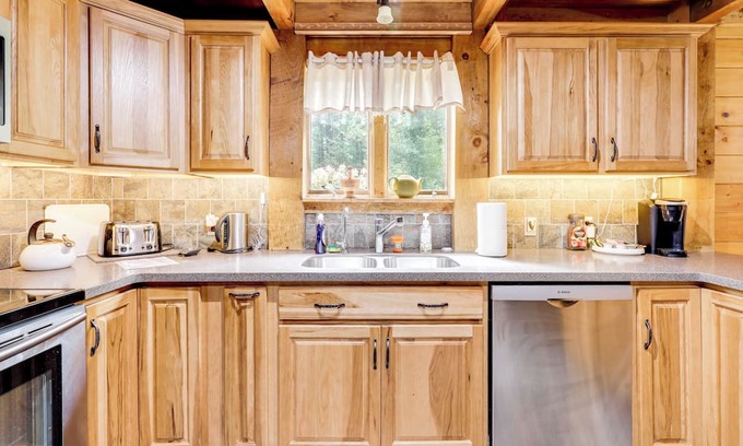 Queensbury Cottage | 7 Mi to Glens Falls: Peaceful Retreat w/Game Room