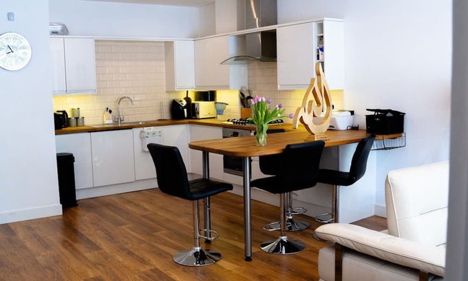 London Borough of Bromley Apartment | Cleave House - Stylish & Chic 3 Bed House Mins From Central London