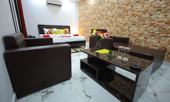 Bareilly Hotel | Hotel Rajani Bareilly AC Room