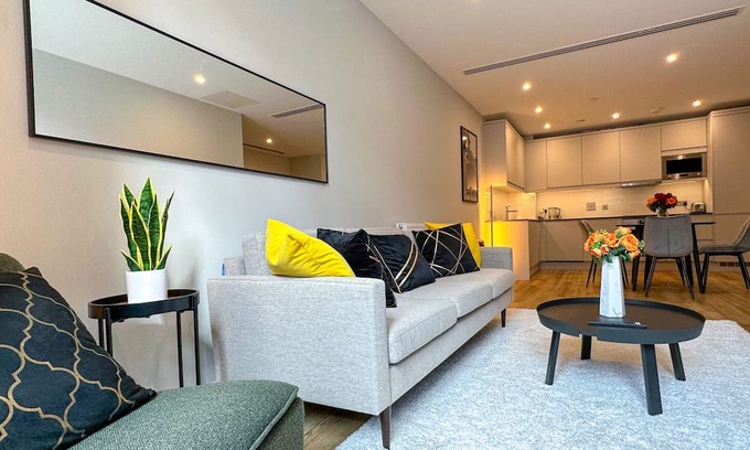 Nine Elms Apartment | Huge 3bath 2bedroom Family Home