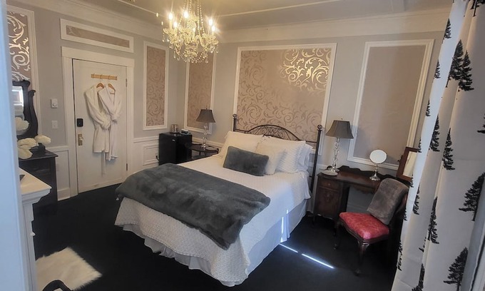 Tamworth Bed & Breakfast | The Tamworth Hotel