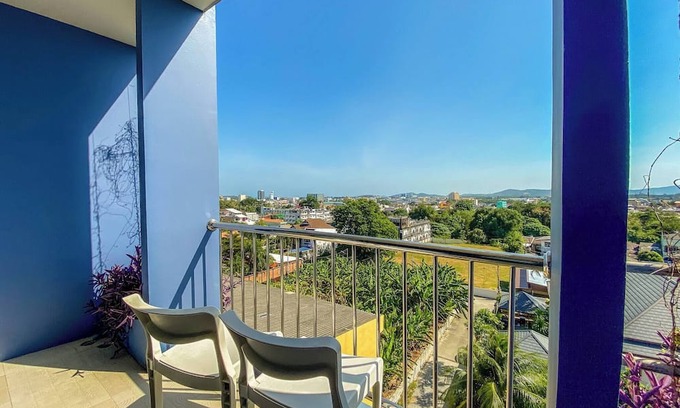 Talat Nuea House | Room-hotel With Balcony in Phukettown