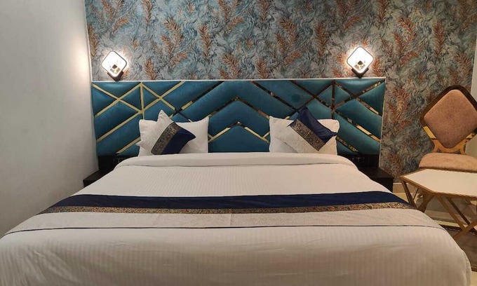 Varanasi Hotel | Hotel The Pinaki stay