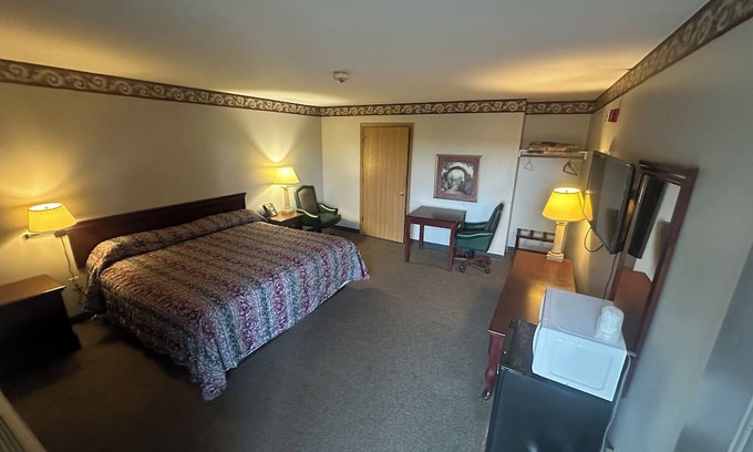 Paris Hotel | Oasis Inn Kenosha