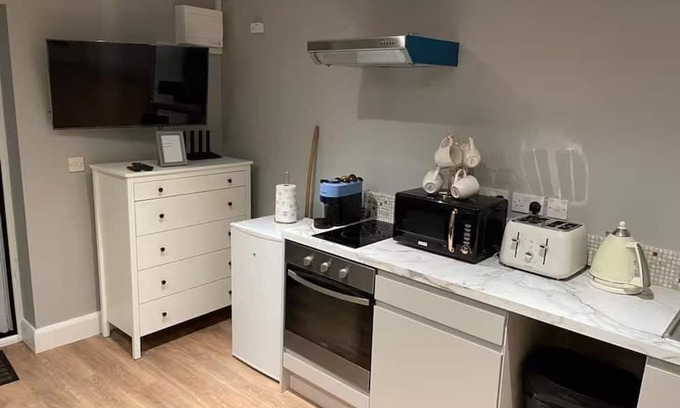 County Meath Apartment | 1-bed Cosy Country Retreat- Sleeps 5, Emerald Park