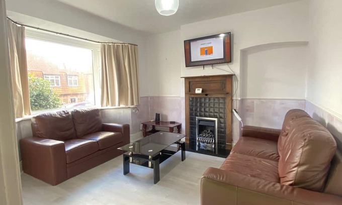 Newcastle-upon-Tyne House | Newcastle Tranquil Terrace Retreat