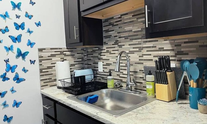 Garfield Heights Apartment | Newly Renovated - Beautiful 5 Star Apartment