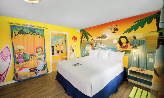 Cypress Gardens House | Theme Park at your Door Steps | Near Lake Dexter | Waterpark and Pool Access